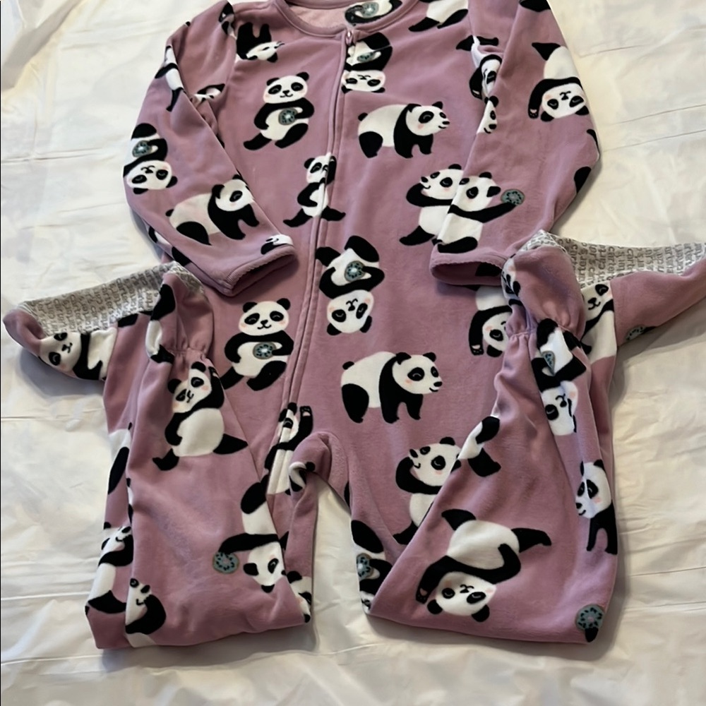 Carters Simple Joys footed pajamas. Youth size 7.  Great pre-loved condition.